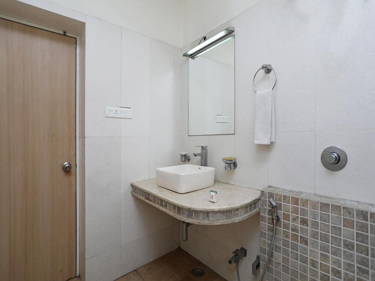 Oyo 1524 Hotel Vaani Continental Kanpur Extérieur photo