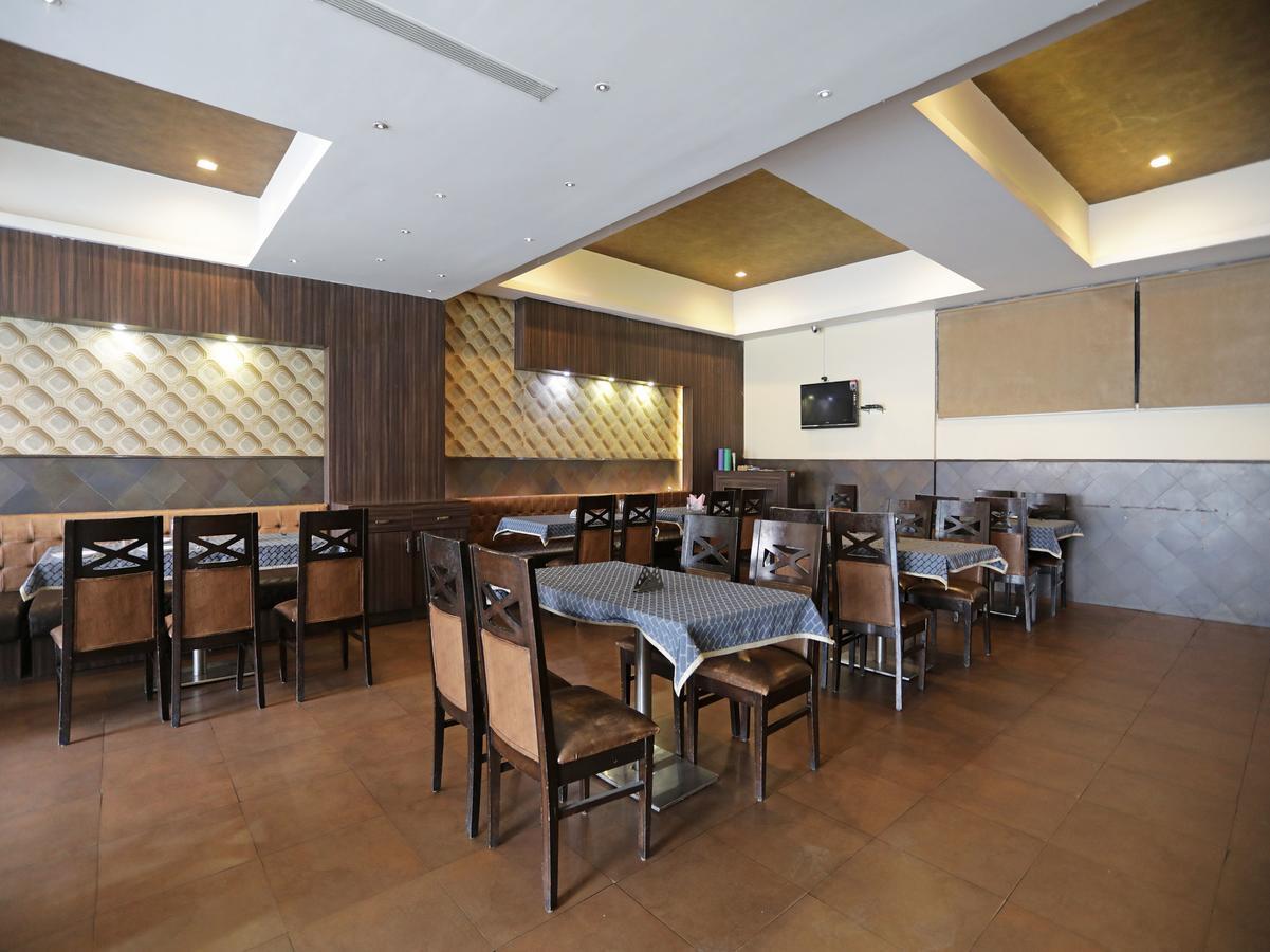 Oyo 1524 Hotel Vaani Continental Kanpur Extérieur photo
