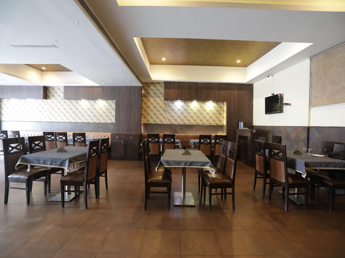 Oyo 1524 Hotel Vaani Continental Kanpur Extérieur photo