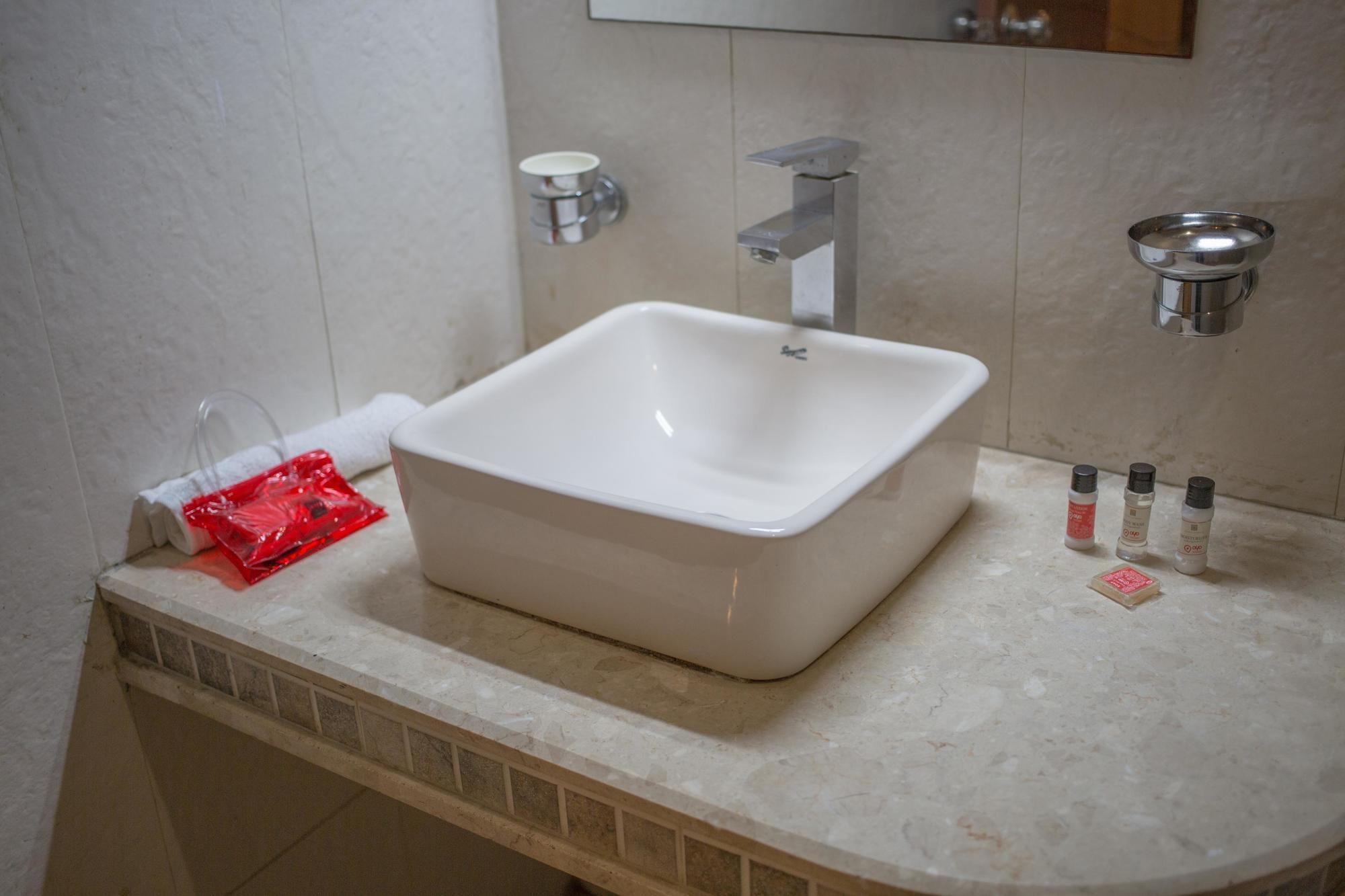 Oyo 1524 Hotel Vaani Continental Kanpur Extérieur photo